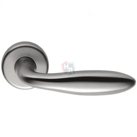 Дверная ручка Colombo Design Mach CD 81 HPS хром матовый (розетка 45мм) 